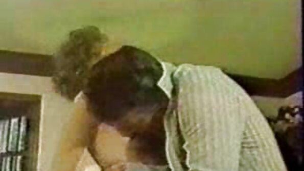 ఆసియా వేశ్య తన పుస్సీని రాండీ బ్లోక్‌తో గట్టిగా కొట్టింది